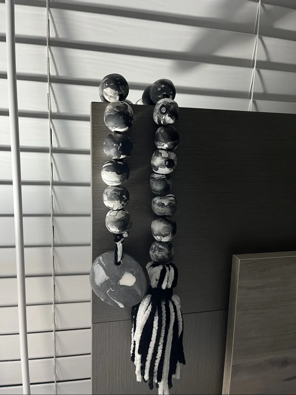 Marble-Effect Bead Tassel Wall Hanging in Black & White